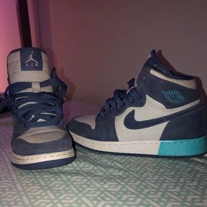 Jordan 1 MID / purple and turquoise
